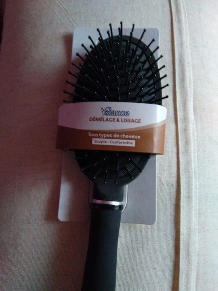 Brosse à cheveux - photo numéro 2