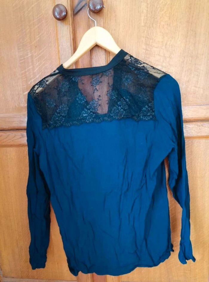 Blouse  Chemise naf naf  taille 38 avec dentelle i. Code  Y2k - photo numéro 2