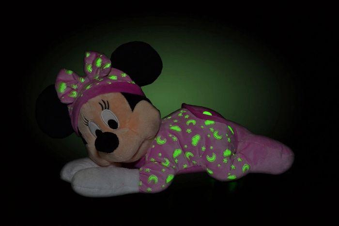 Peluche Minnie Disney phosphorescente - photo numéro 4