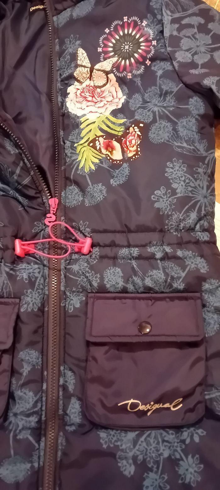 Blouson Desigual 11-12 ans, comme neuf, aucune marque d'usure, porté 3 fois. - photo numéro 3