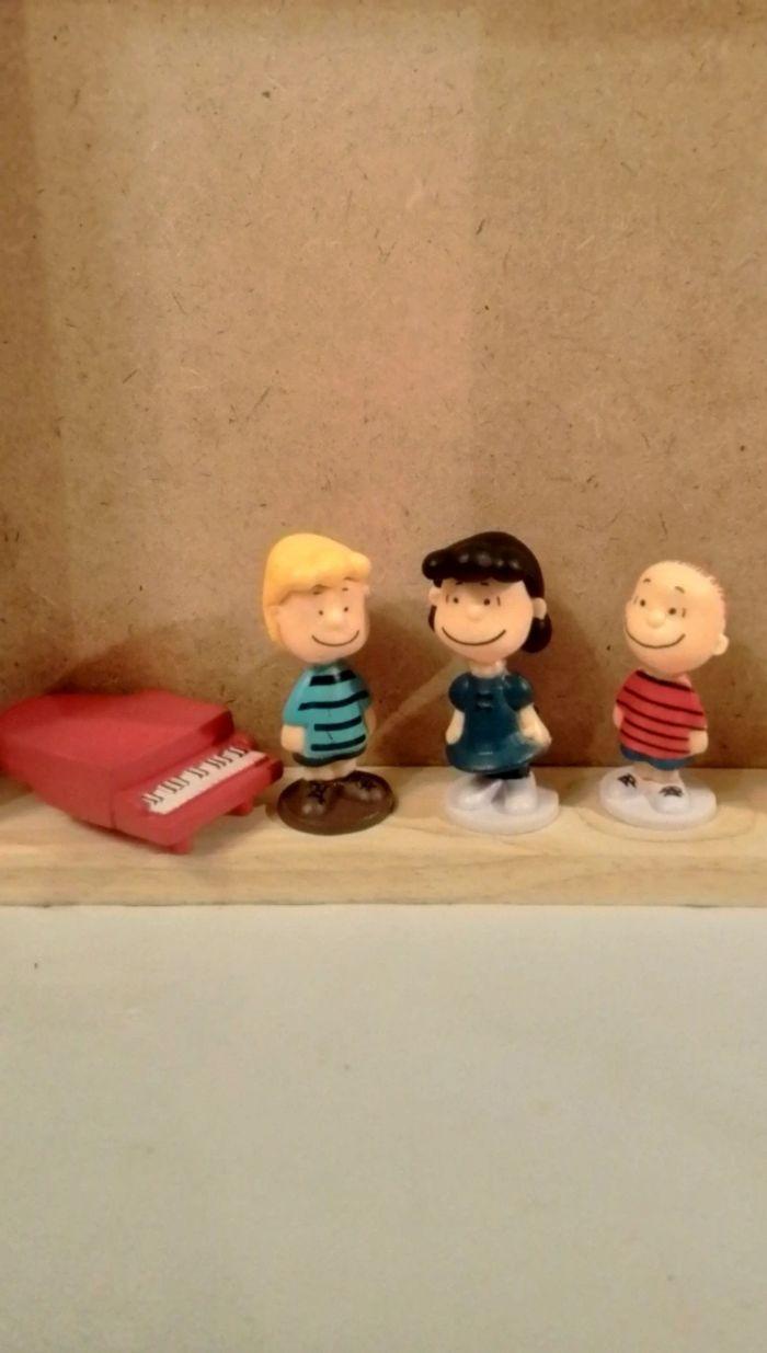 Personnages Snoopy et les Peanuts, neufs juste déballés pour la photo - photo numéro 3