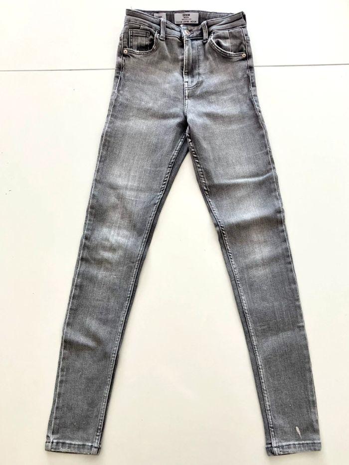 Jeans gris Bershka 34 skinny high rise - photo numéro 1