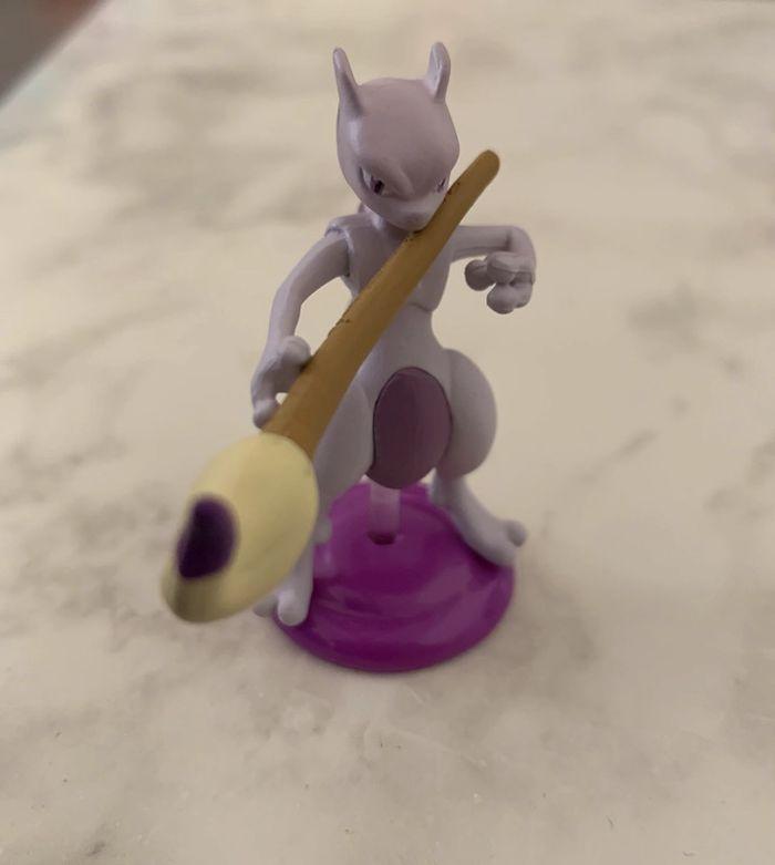 Gashapon Mewtwo peinture