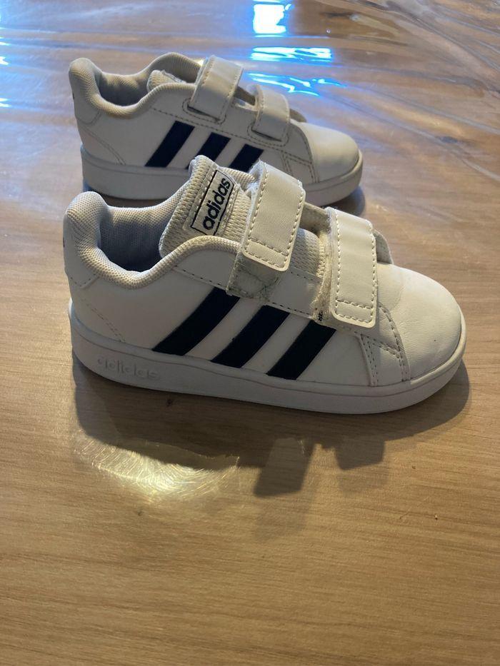 Baskets blanches Adidas taille 24 - photo numéro 4