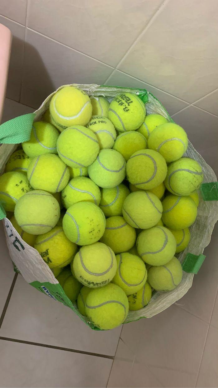 Lot de 100 balles de tennis de marques differentes