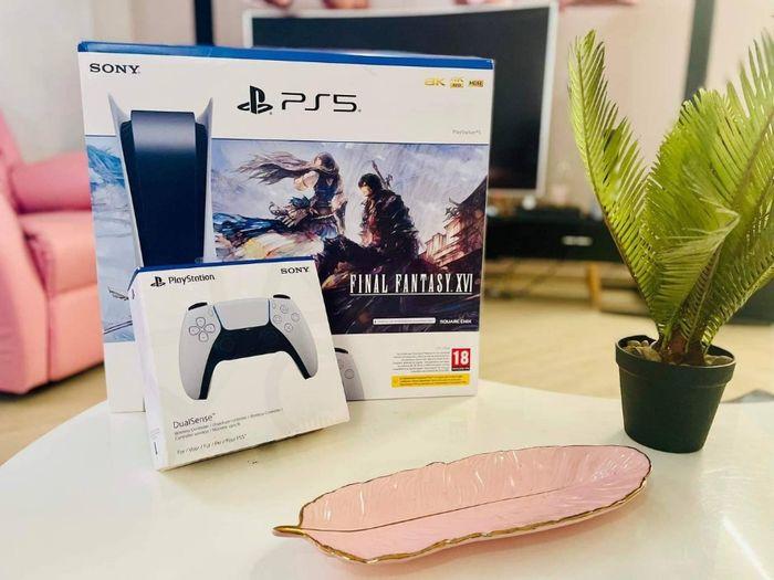 Ps5 avec Final fantasy XVI + une autre manette - photo numéro 1