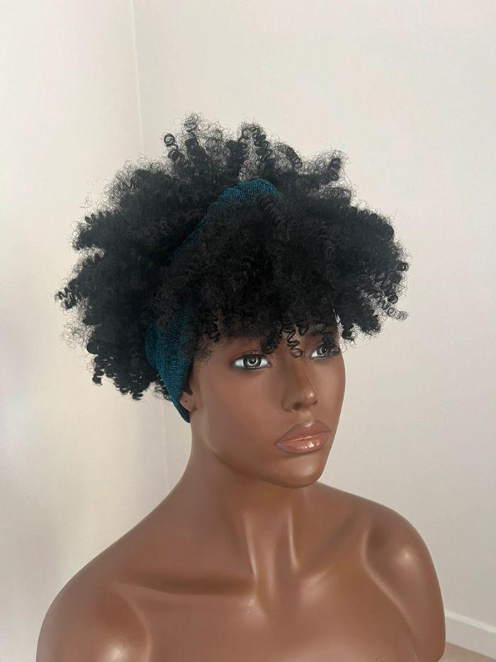 Perruque bandeau afro bouclée noire - photo numéro 1