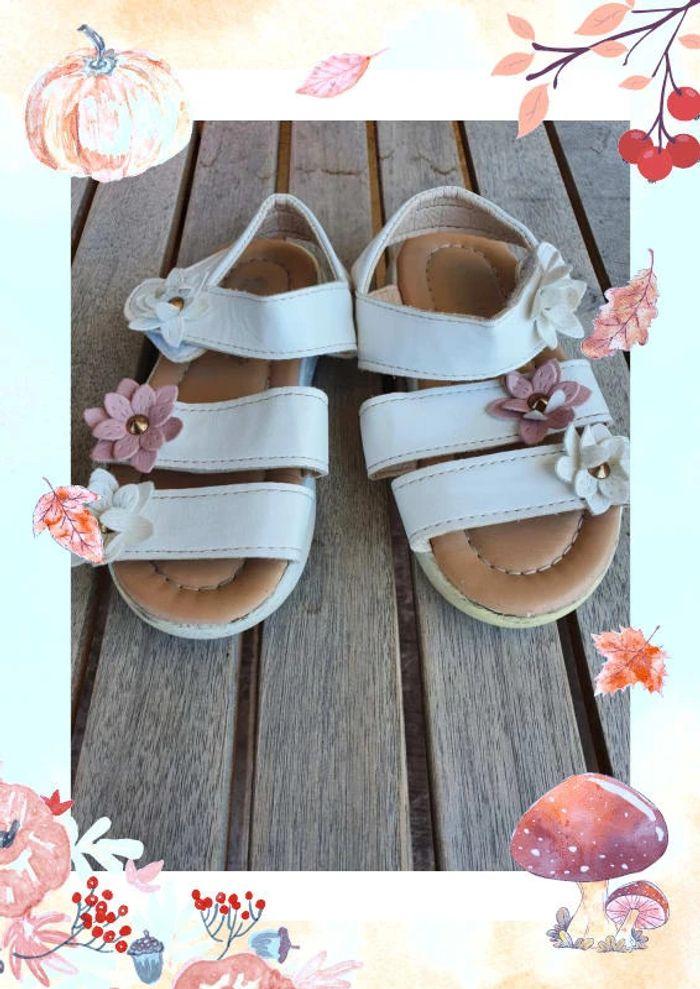 Sandales blanches fleurs roses scratch fille taille 25 - photo numéro 1