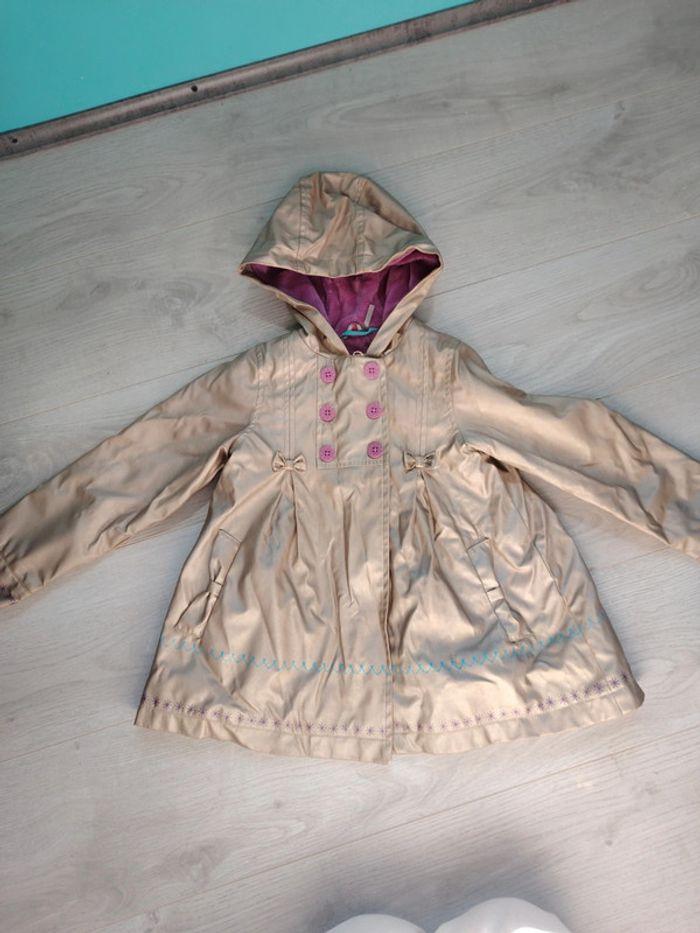 Manteau imperméable fille. Taille 6 ans - photo numéro 1