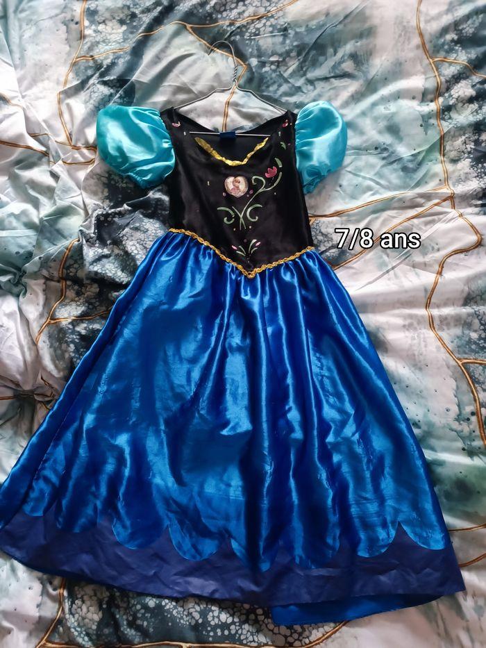 Lot de 2 robes Anna et Elsa du Disney la reine des neiges 7/8 ans - photo numéro 3