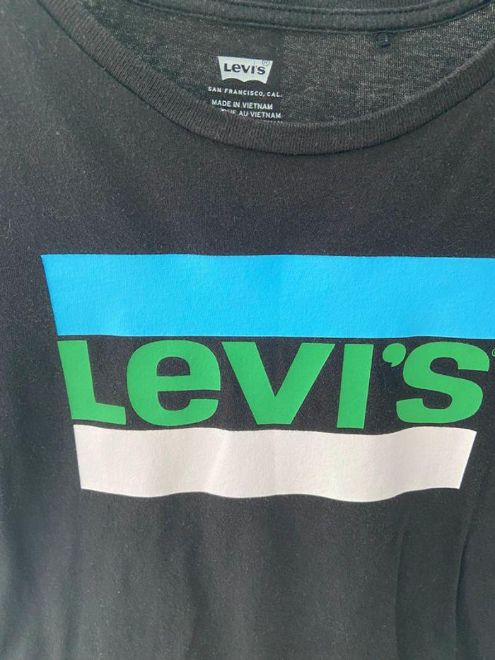 T Shirt noir Levis Taille S. Tres bon état - photo numéro 2