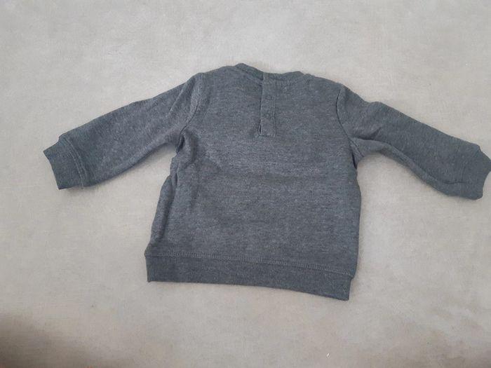 Pull gris Mickey t.6mois - photo numéro 3