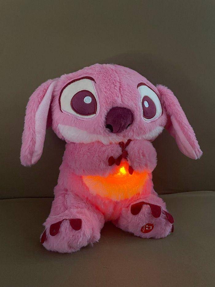 Peluche lumineuse Disney Stitch Angel qui respire - photo numéro 8