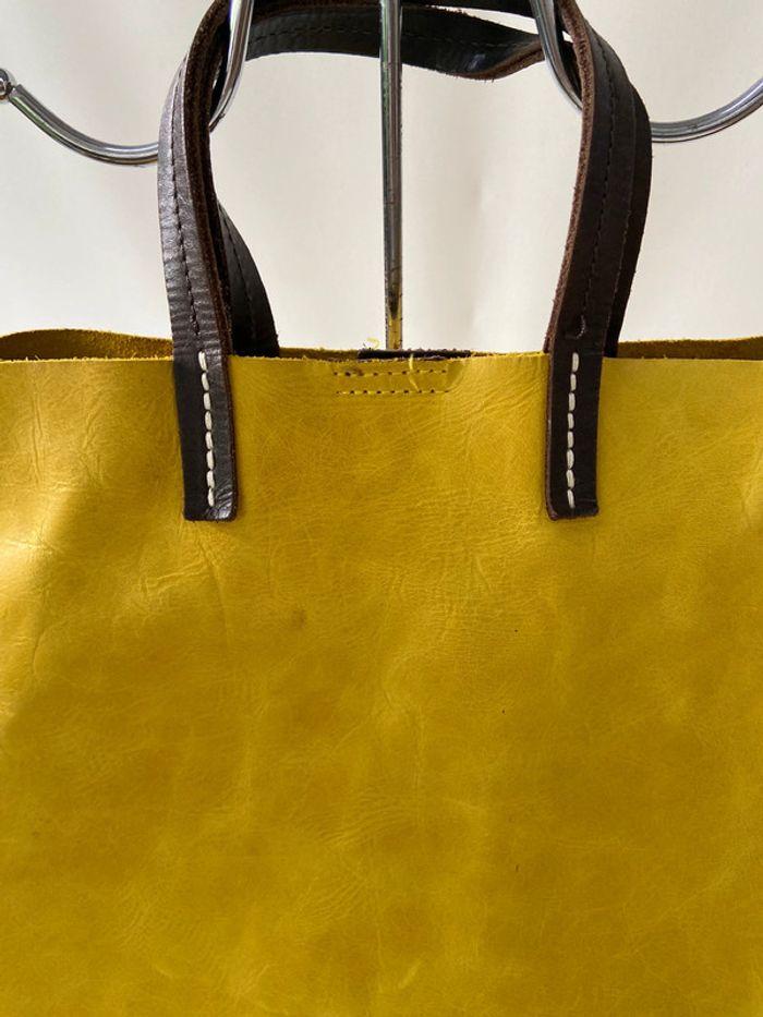 Cabas en cuir + mini sac bandoulière jaune - photo numéro 2