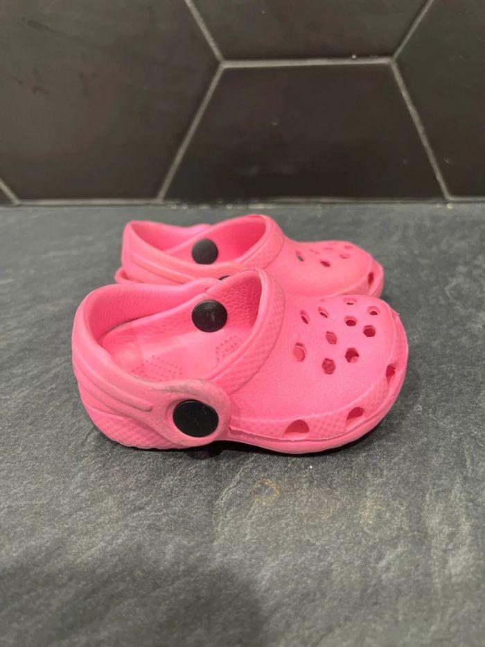 Crocs roses - photo numéro 1