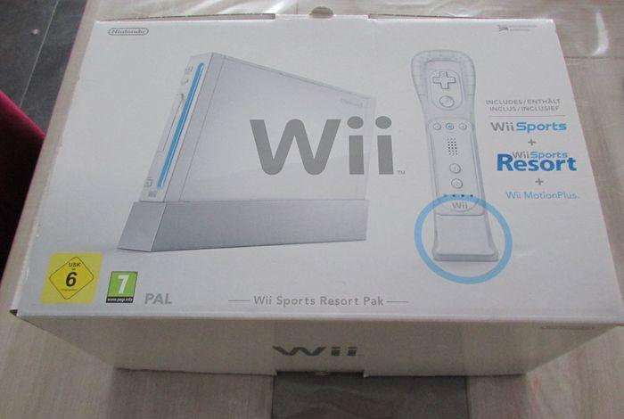 Pack Console Nintendo Wii blanche avec Jeu Wii Sports Resort - photo numéro 1