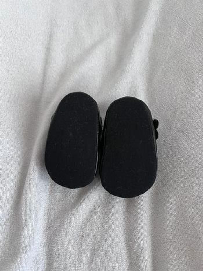 Chaussure noire bébé taille 16 - photo numéro 2