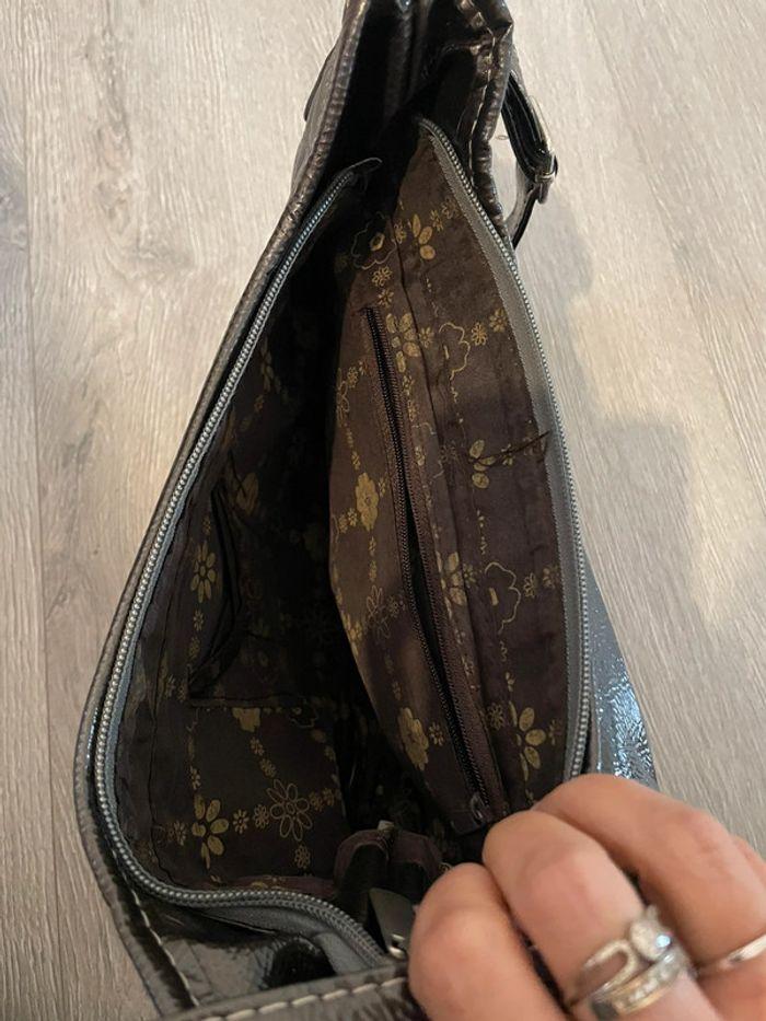 Sac à main gris et noir à bandoulière effet matelassé - photo numéro 4