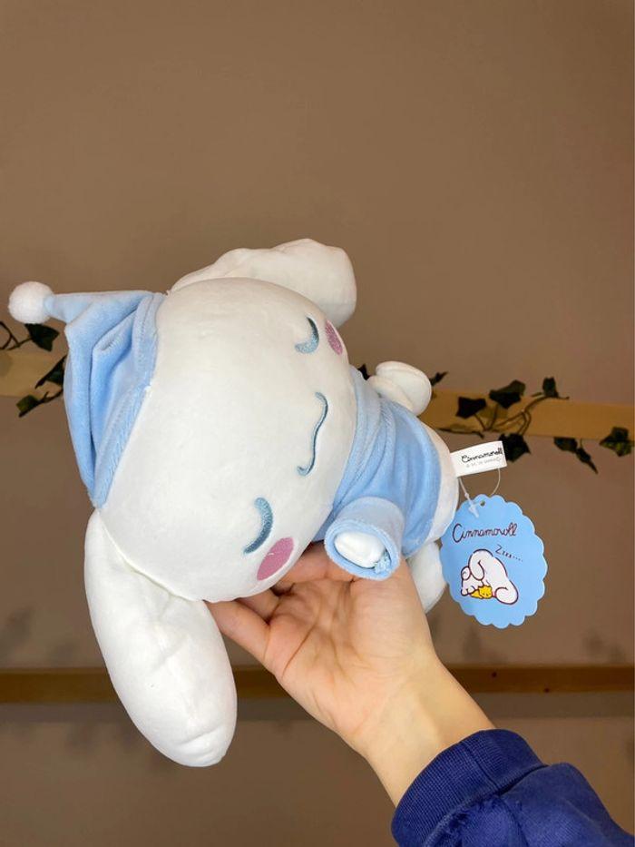 Peluche Cinnamoroll Sanrio en pyjama et endormi - photo numéro 9