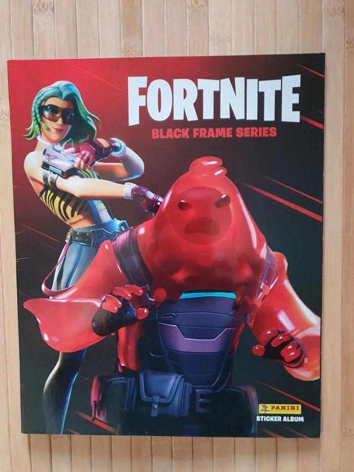 Album Panini "Fortnite Black Frames Series" Vide et Neuf - photo numéro 1