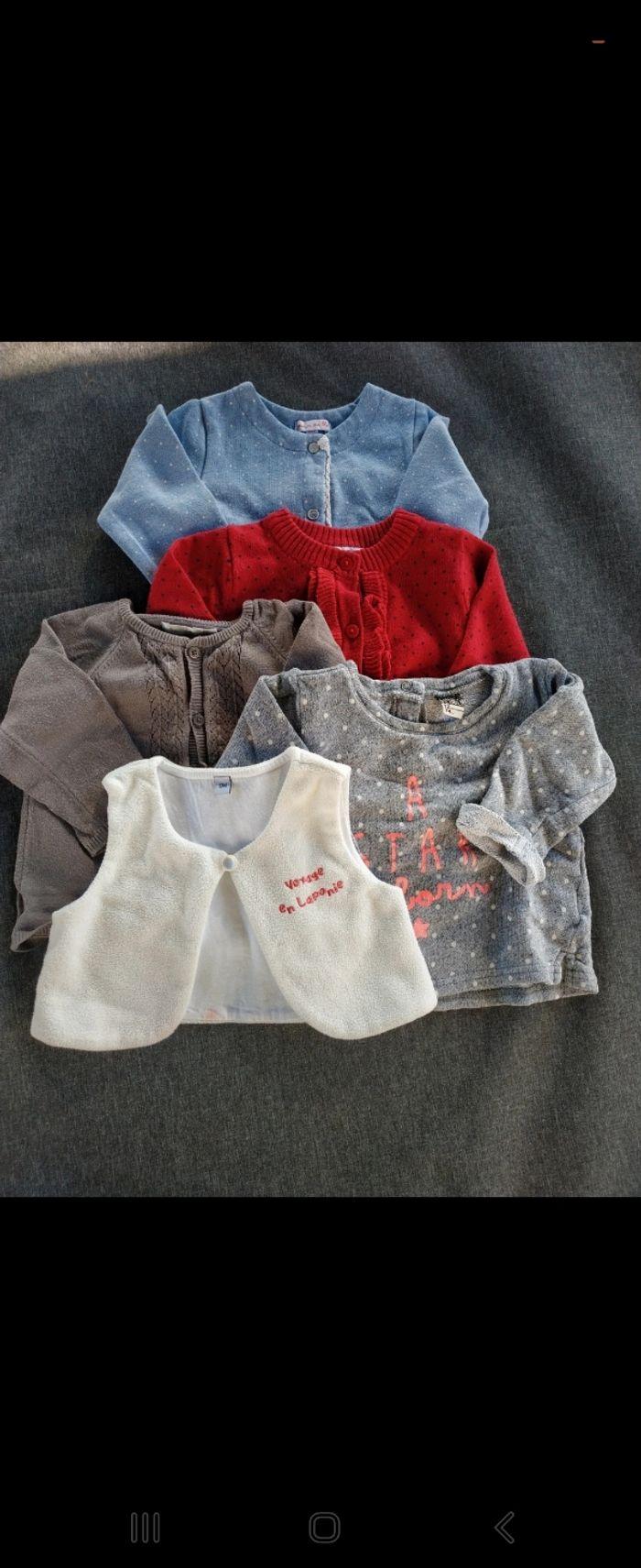 Lot de 5 gilets/pull 12 mois fille - photo numéro 1