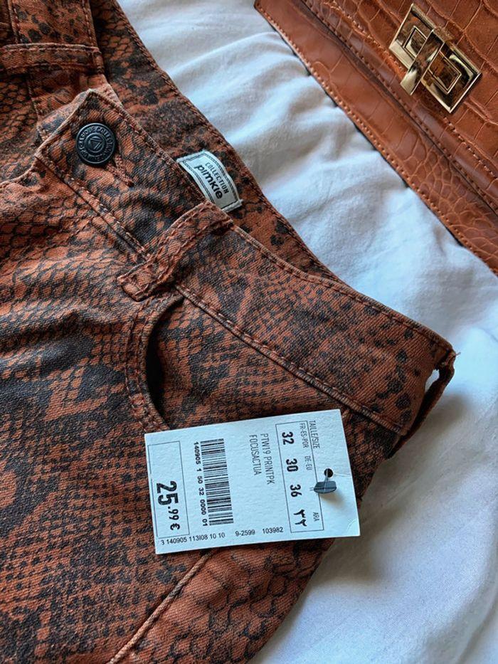 Pantalon camel / marron motif python - photo numéro 1