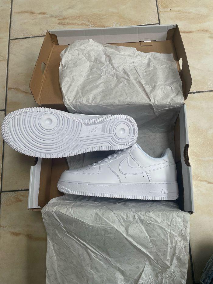 Nike AirForce One Taille 42 - photo numéro 1