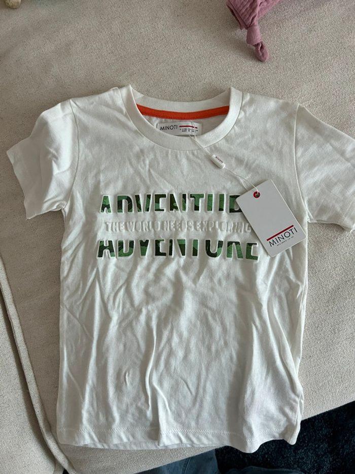 T shirt Minoti 4/ 5 ans avec etiquette - photo numéro 1