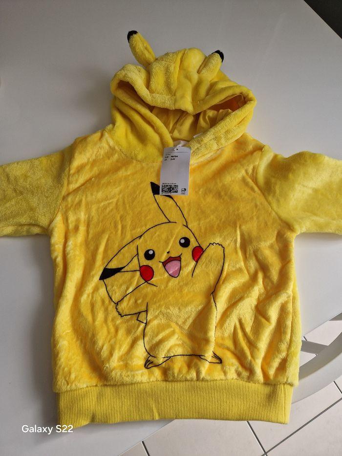 Sweet à capuche en velours Pokemon Pikatchu taille 2-4ans - photo numéro 1