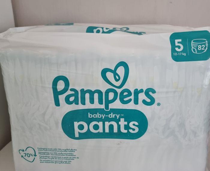 Paquet de couches culottes pampers taille 5 neuf 85 couches