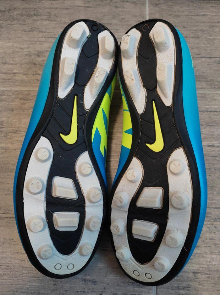 Chaussures de foot Nike taille 36 - photo numéro 2