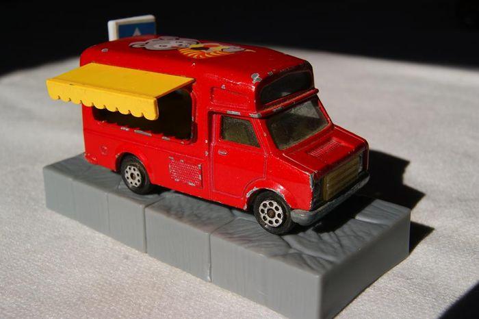 Majorette Ford E-350 fourgon glacier - photo numéro 7