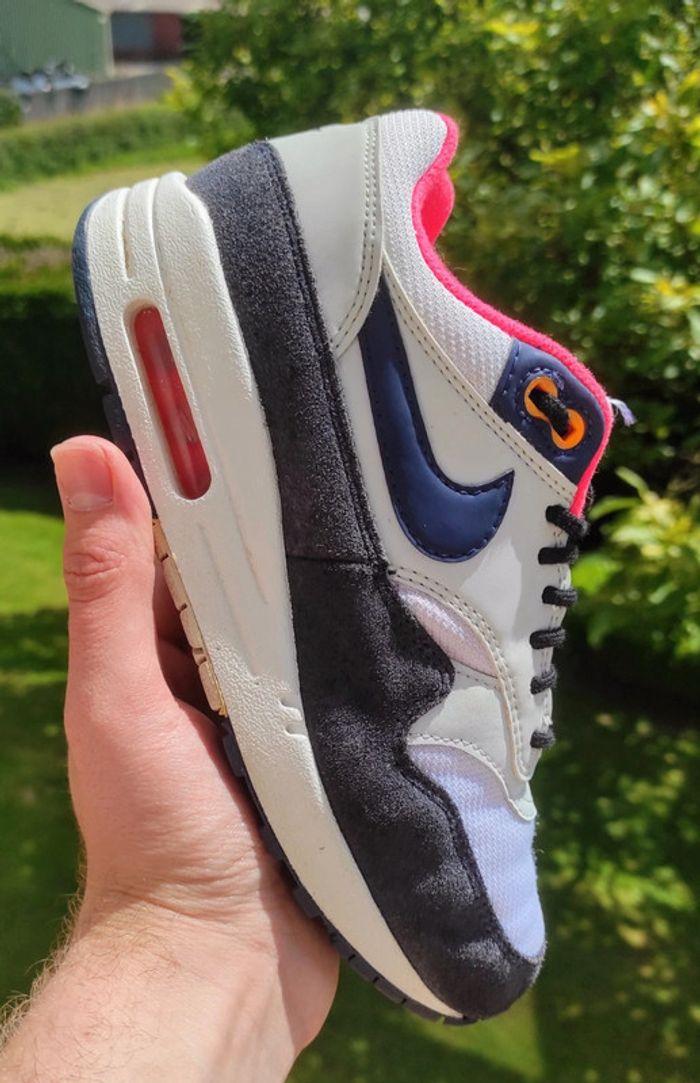 Basket Nike air max 1 femme bleue marine et rose pointure 36.5 bon état - photo numéro 1