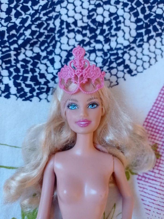 Poupée Barbie mousquetaire avec cape rose - photo numéro 3