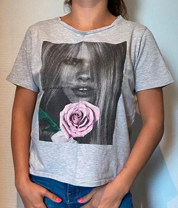 T-shirt gris - photo numéro 1