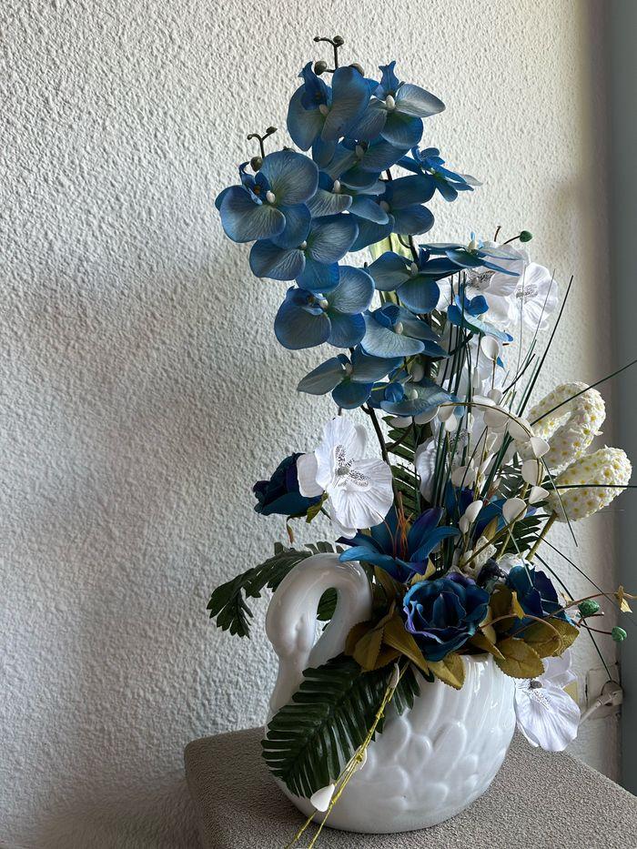 Vase en cygne  orchidée bleu - photo numéro 1