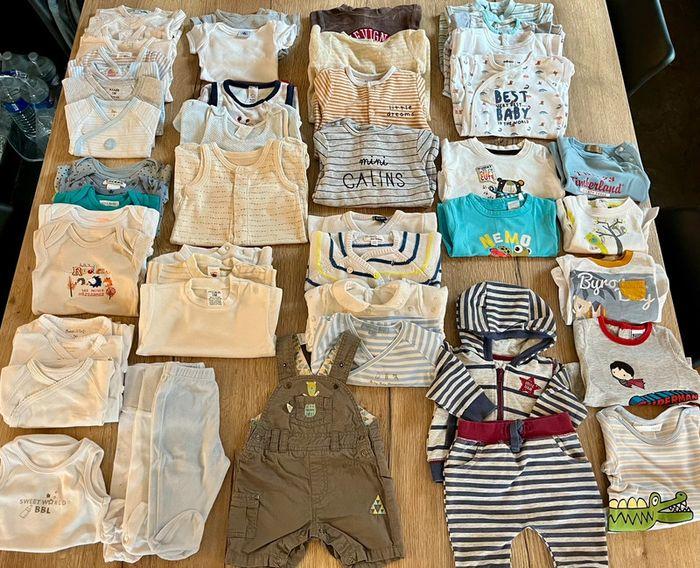 Lot de 49 pièces - vêtements bébé 1 mois - photo numéro 1