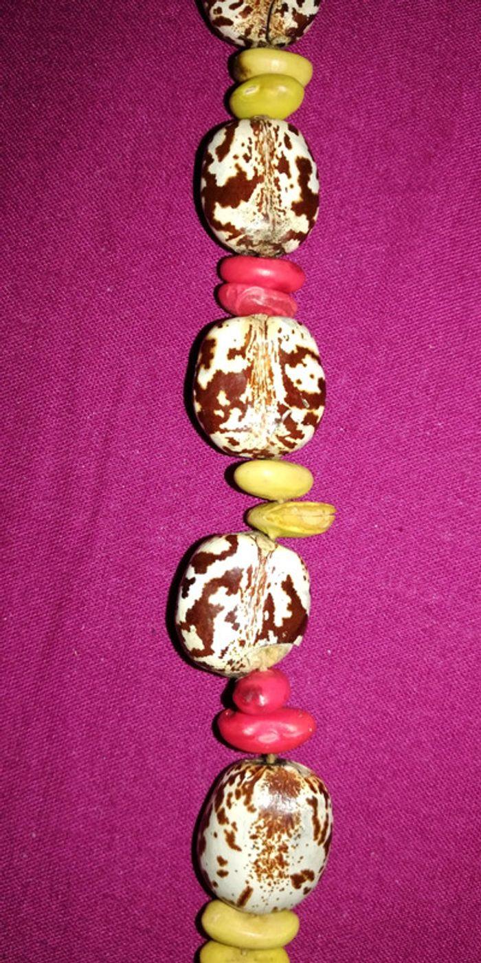 Collier de graines rouge, jaune, marron - photo numéro 2