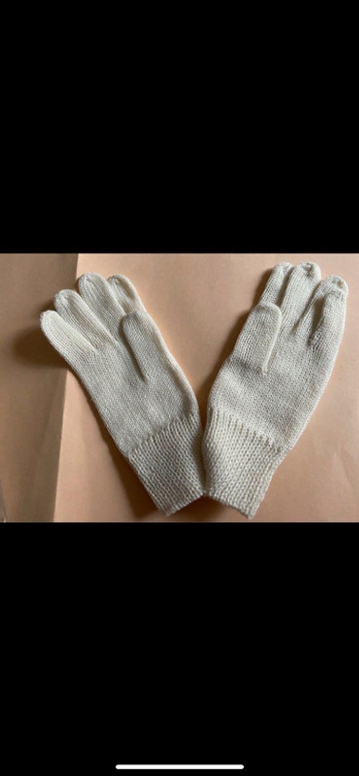 Jolie paire de gants blanc cassé T. 10 ans mixtes neufs - photo numéro 2