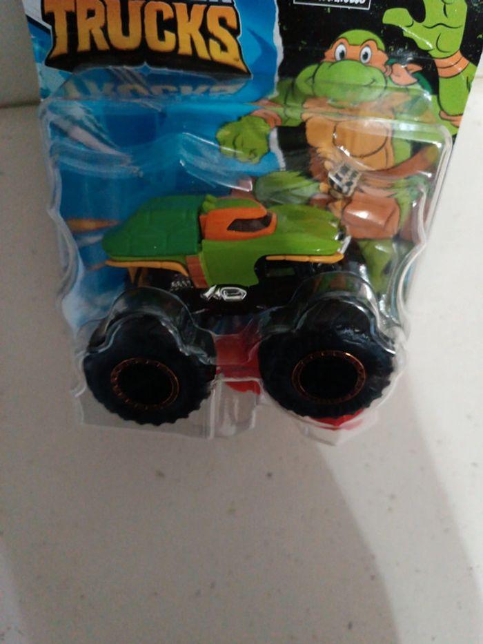 Monster truck hot Wheels neuf 1/64 turtles michelangelo - photo numéro 2