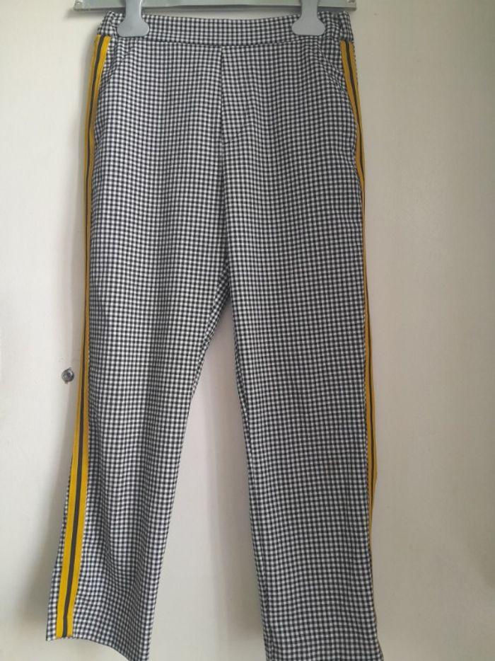 pantalon fille 11/12 ans (152) à petits  carreaux noirs et blancs bandes jaunes sur les côtés