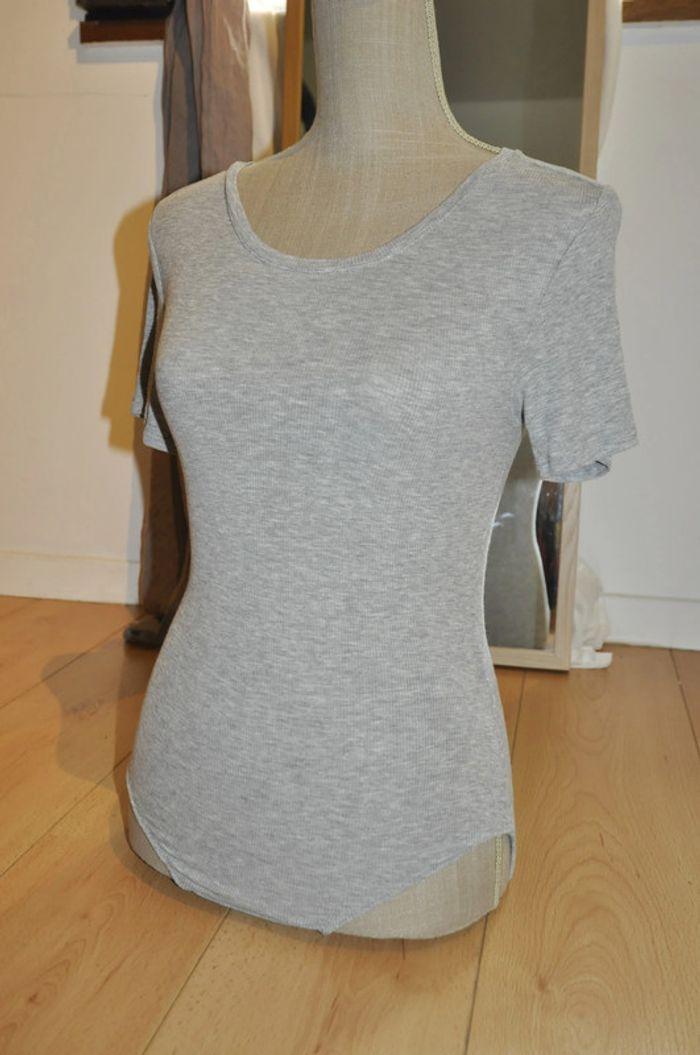 H&M body gris manches courtes t.S - photo numéro 3