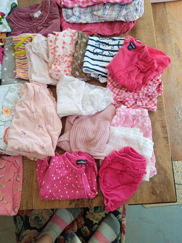 Lot vêtements petite filles 6 mois - photo numéro 2