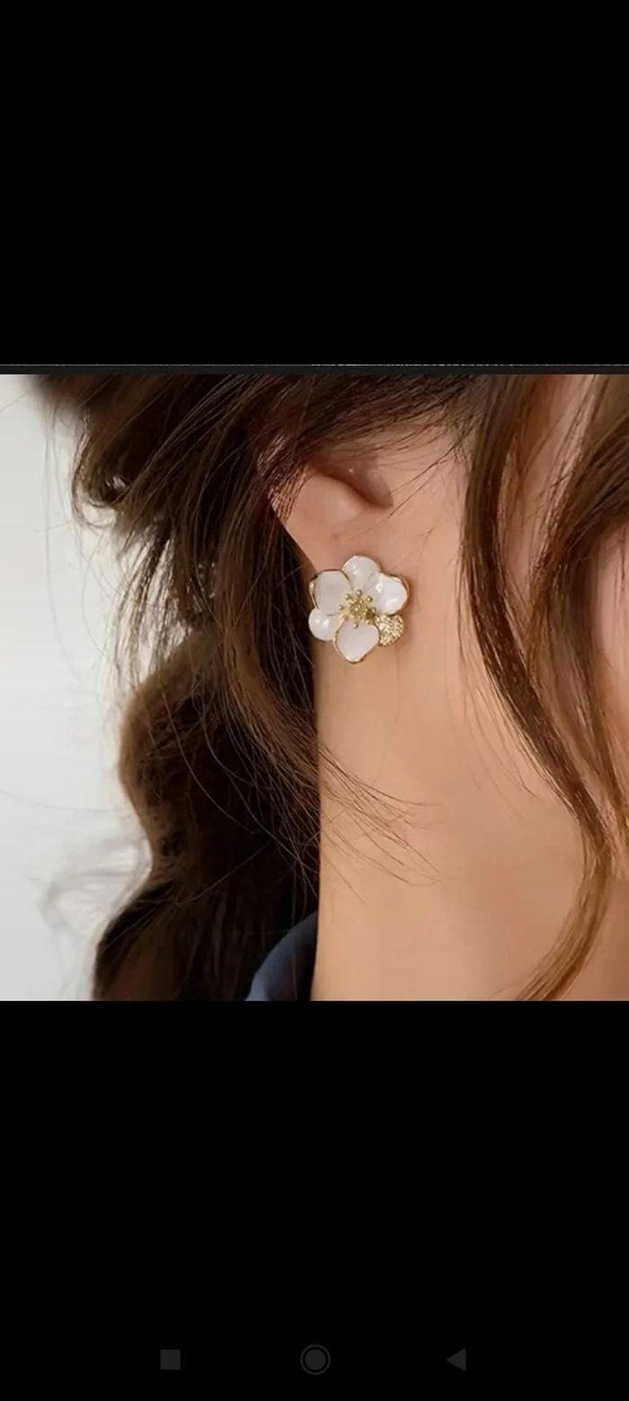 Boucles d'oreilles tendance très jolie - photo numéro 2