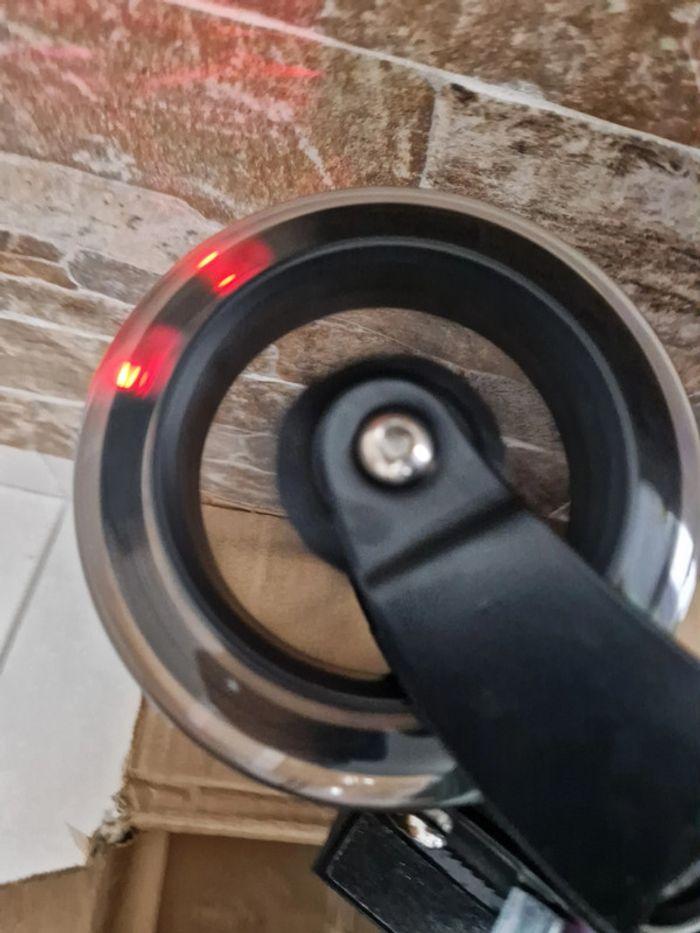 Trottinette pour enfants Tenboom avec 2 roues LED lumineuses,  Age  de 3 à 10 ans - photo numéro 3