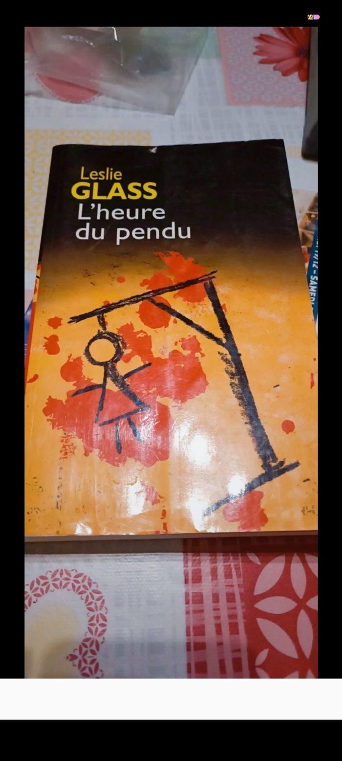 Livre l'heure du pendu - photo numéro 1