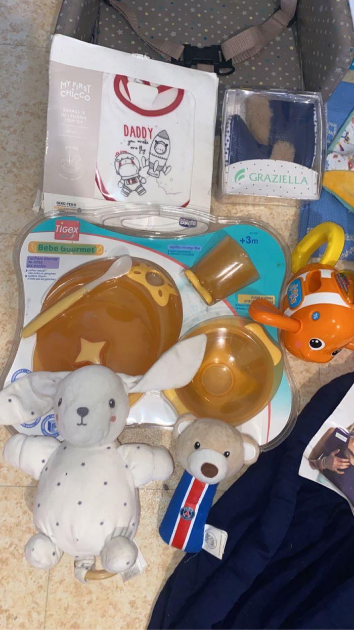 Lot pour bébé 6 article neuf réhausseur porte Bebe neuf peluche neuf jouet etc - photo numéro 2