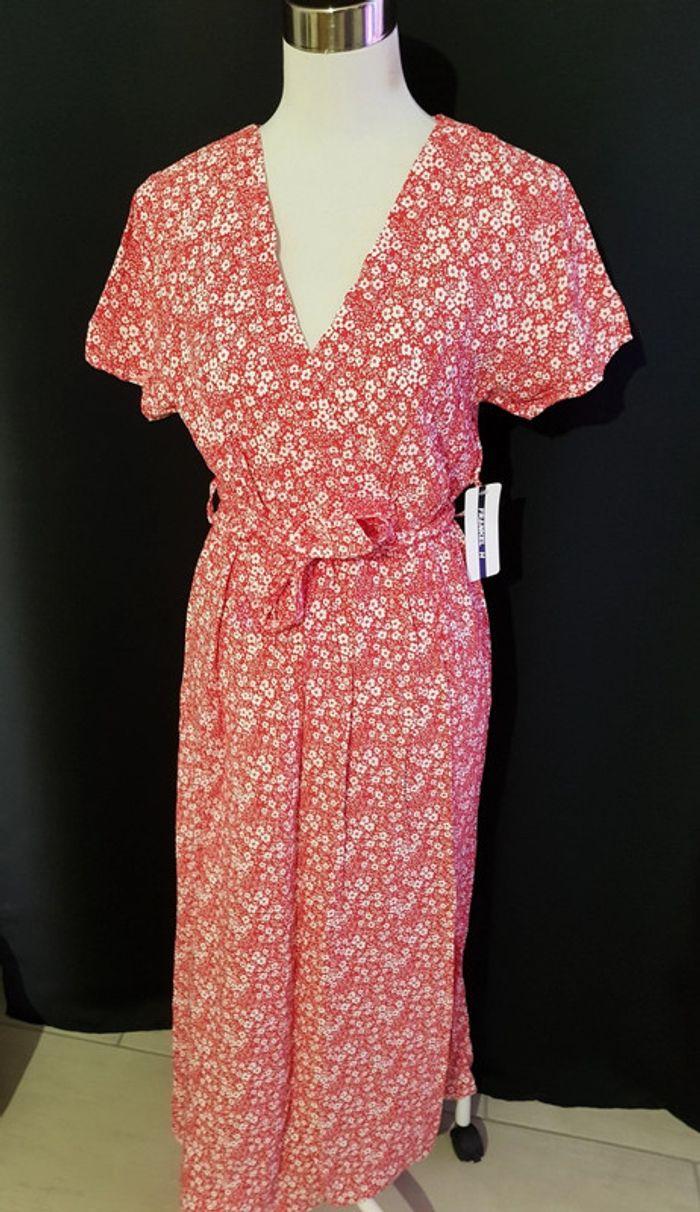 Robe longue fond rouge fleurs blanches Frankel H taille S neuve avec étiquette - photo numéro 1