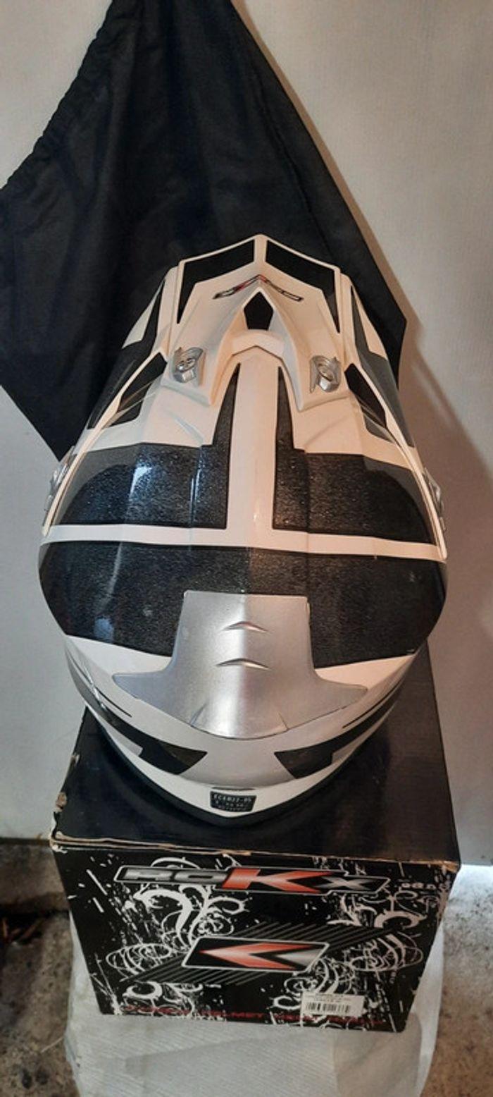 casque moto cross adulte/junior
taille S
55/56cm rokx helmet - photo numéro 5