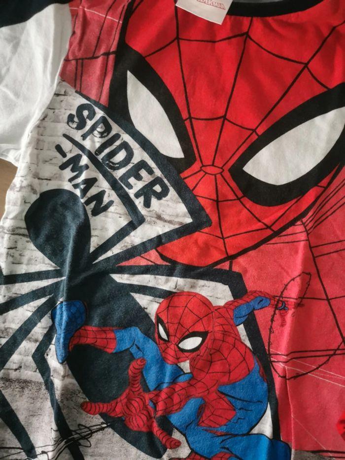 Pyjama short spiderman et un t-shirt de plus - photo numéro 5